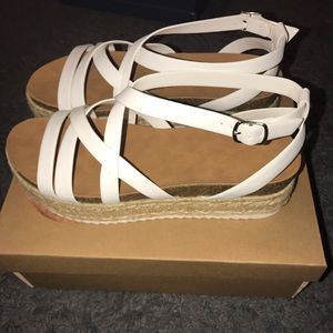 White Strappy Platform Sandals 👡